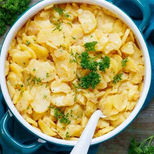 Kartoffelsalat mit Brühe