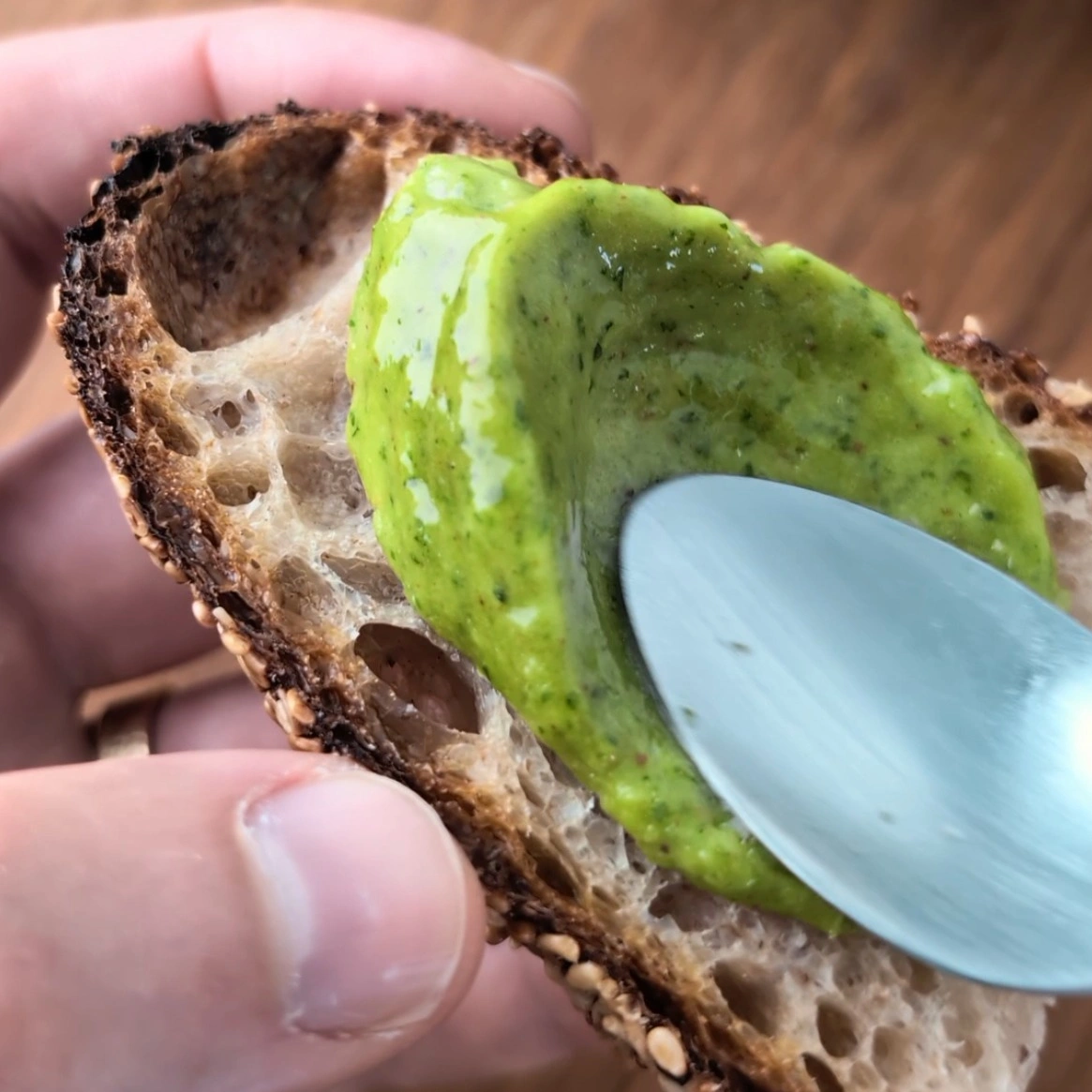 Karamellisierte Pesto-Butter