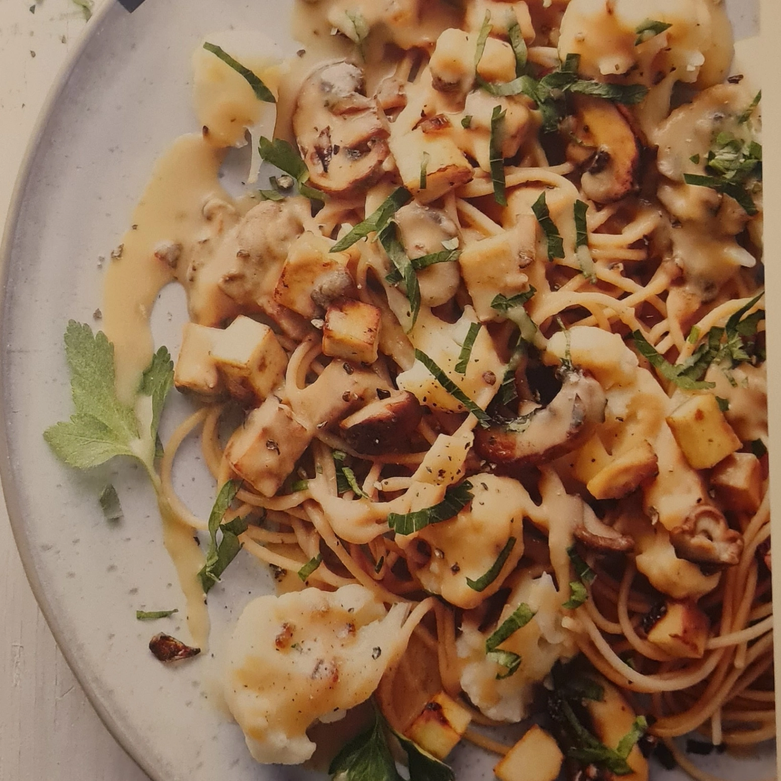 Spaghetti mit Blumenkohl-Pilz-Sauce